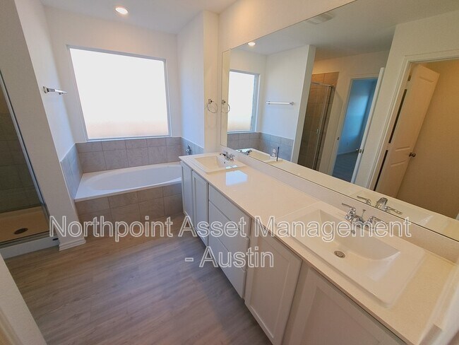 Building Photo - 2544 Four Waters Lp