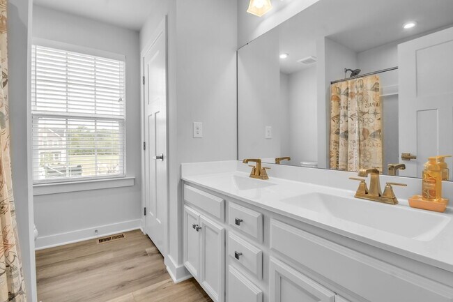 Building Photo - 4966 Brauer Dr