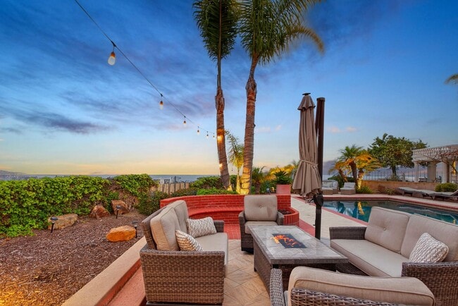 Building Photo - Amazing La Jolla North PB home with panora...