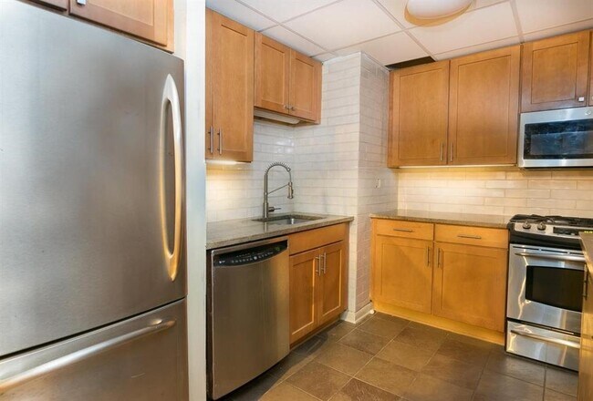 Building Photo - 227 Christopher Columbus Dr