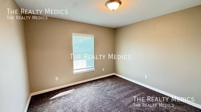 Building Photo - 8833 Hampshire Dr
