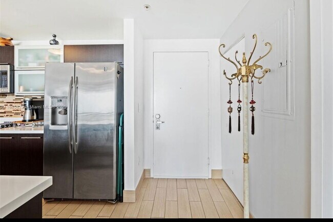 Building Photo - 90 SW 3rd St