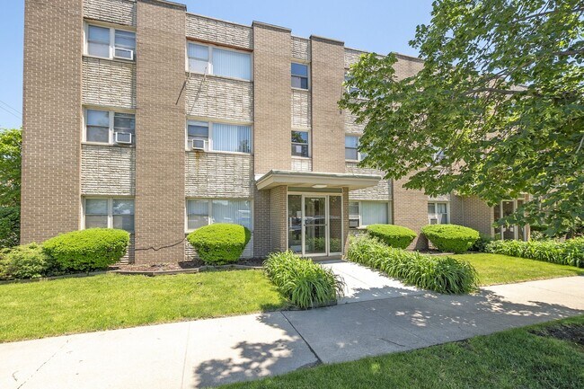 Building Photo - 6301-6305 S Kilpatrick MOBILITY ZONE