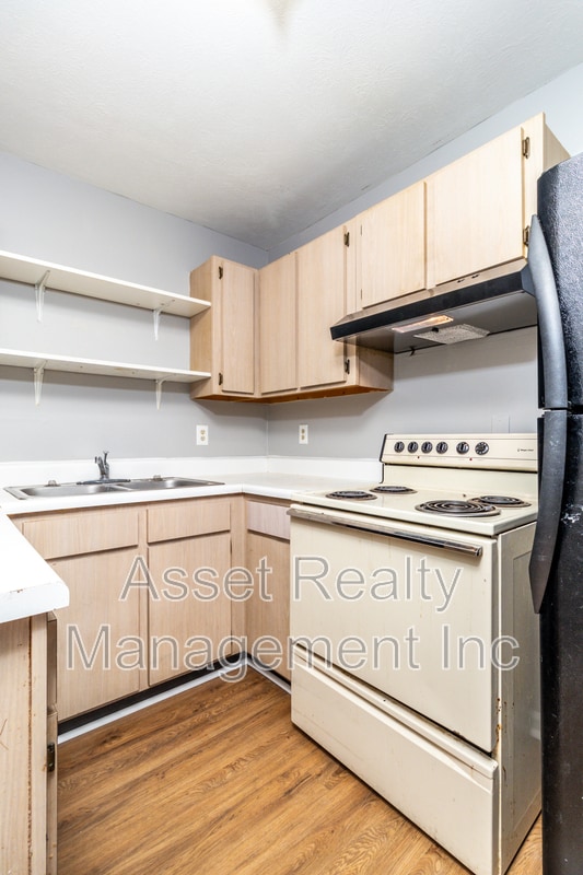 Building Photo - 521 Evelyn Ave