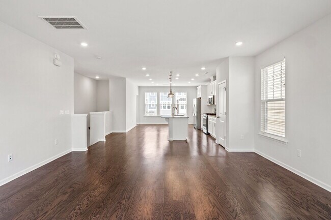 Building Photo - 1039 Commack Dr