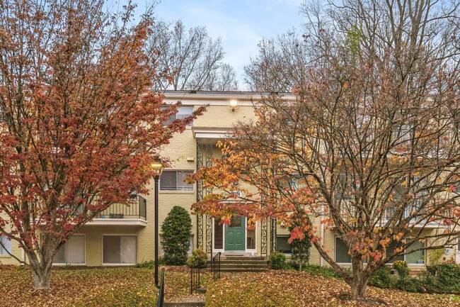 Primary Photo - Spacious Walk Up in Parkside N. Bethesda I...