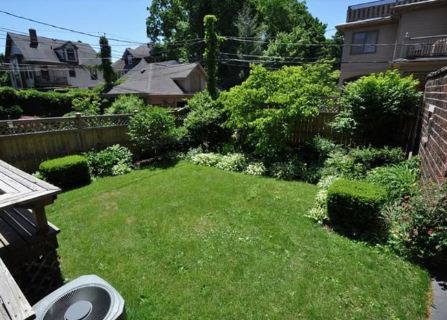 Building Photo - 4-Bedroom Single Family Home in the Desirable Park Ave Area!