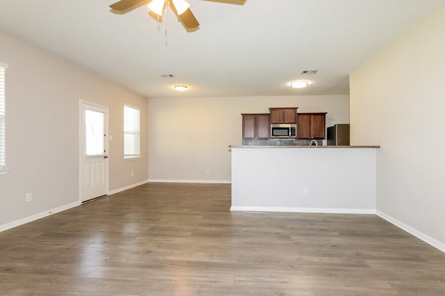 Building Photo - 28009 Irving Dr