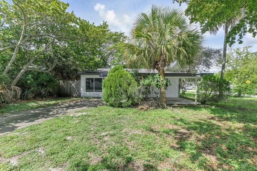 Building Photo - 747 NW 1st Ter