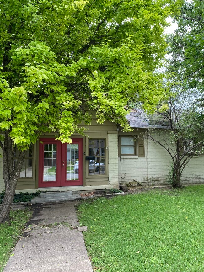 Primary Photo - 5011 Parkland Ave