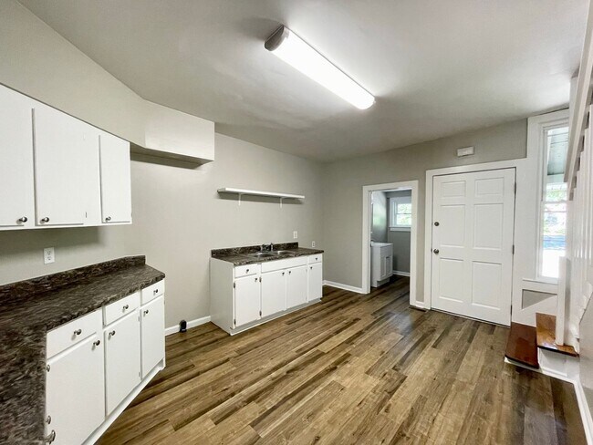 Building Photo - oliver322