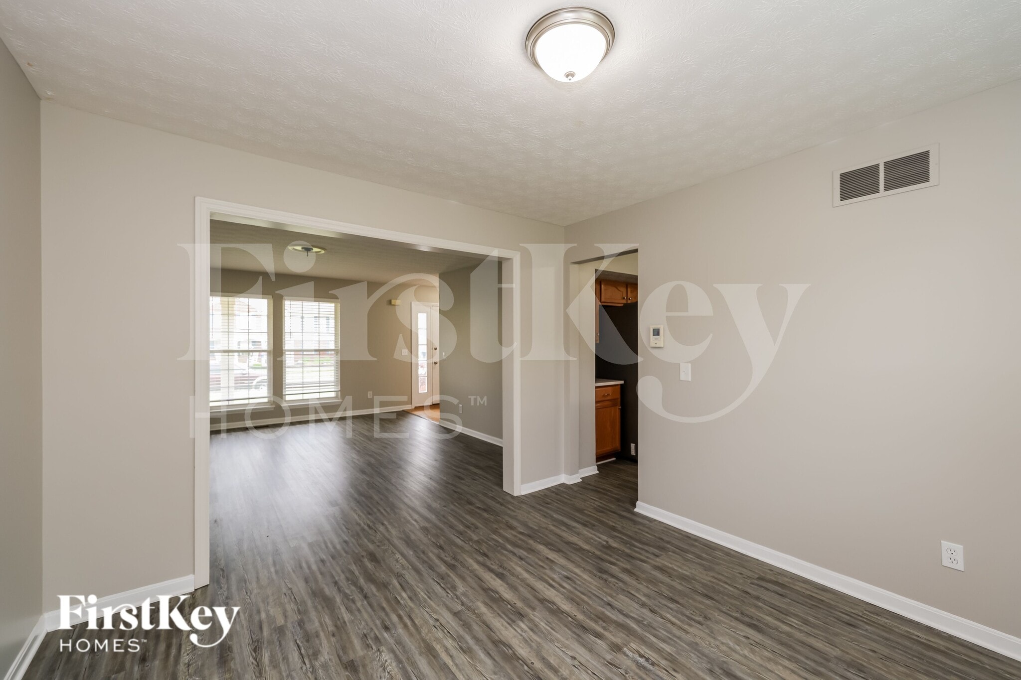 Building Photo - 1211 Parkside Dr