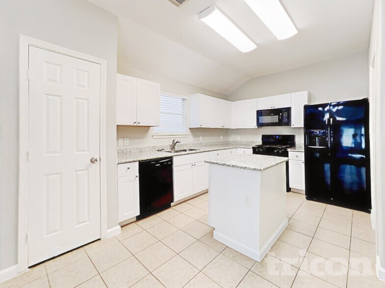 Building Photo - 24118 Skywing Ct