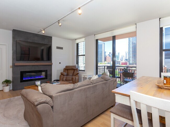 Building Photo - 330 N Jefferson St