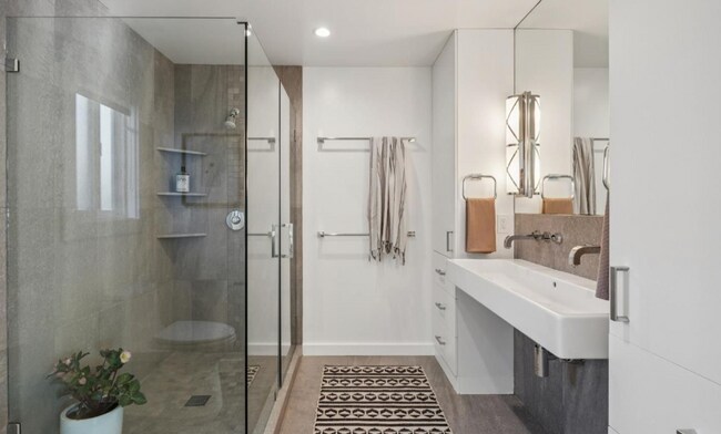 Building Photo - Beautifully remodeled 2BD/2BA single-level home in Tiburon
