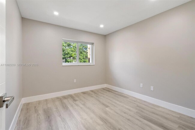 Building Photo - 1350 NW 123rd Ave