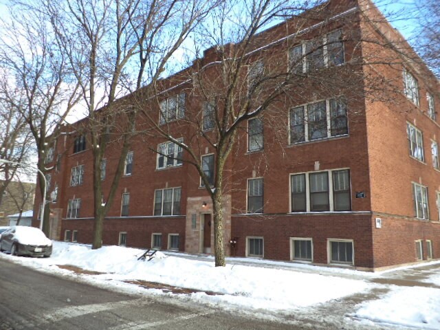 Building Photo - 4953 N Oakley Ave