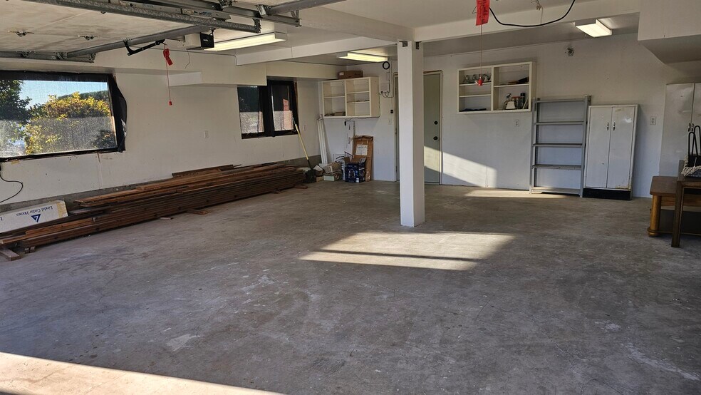 2 Car Garage - 287 Fairhaven Dr