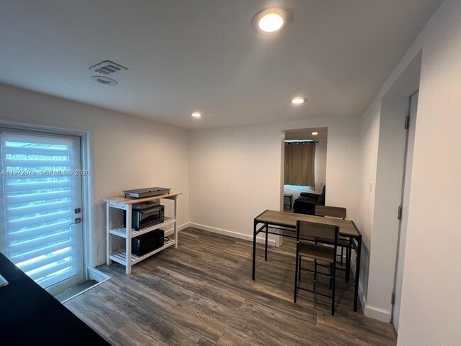 Building Photo - 1430 NE 149th St