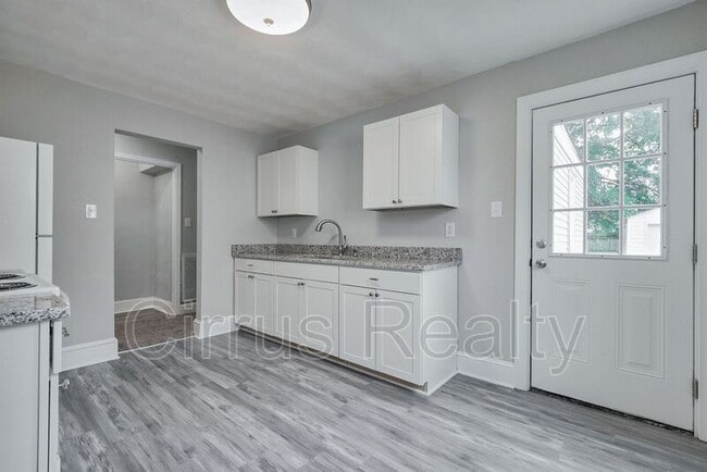 Building Photo - 3611 1/2 King St