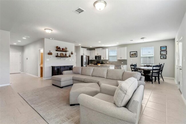 Building Photo - 112 Silver Springs Bend