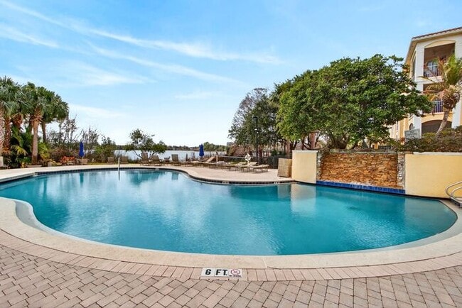 Building Photo - Immaculately updated 3/2.5 Three-Story Maitland Condo in Visconti!