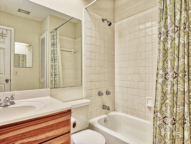 Building Photo - 915 Marigold Ln