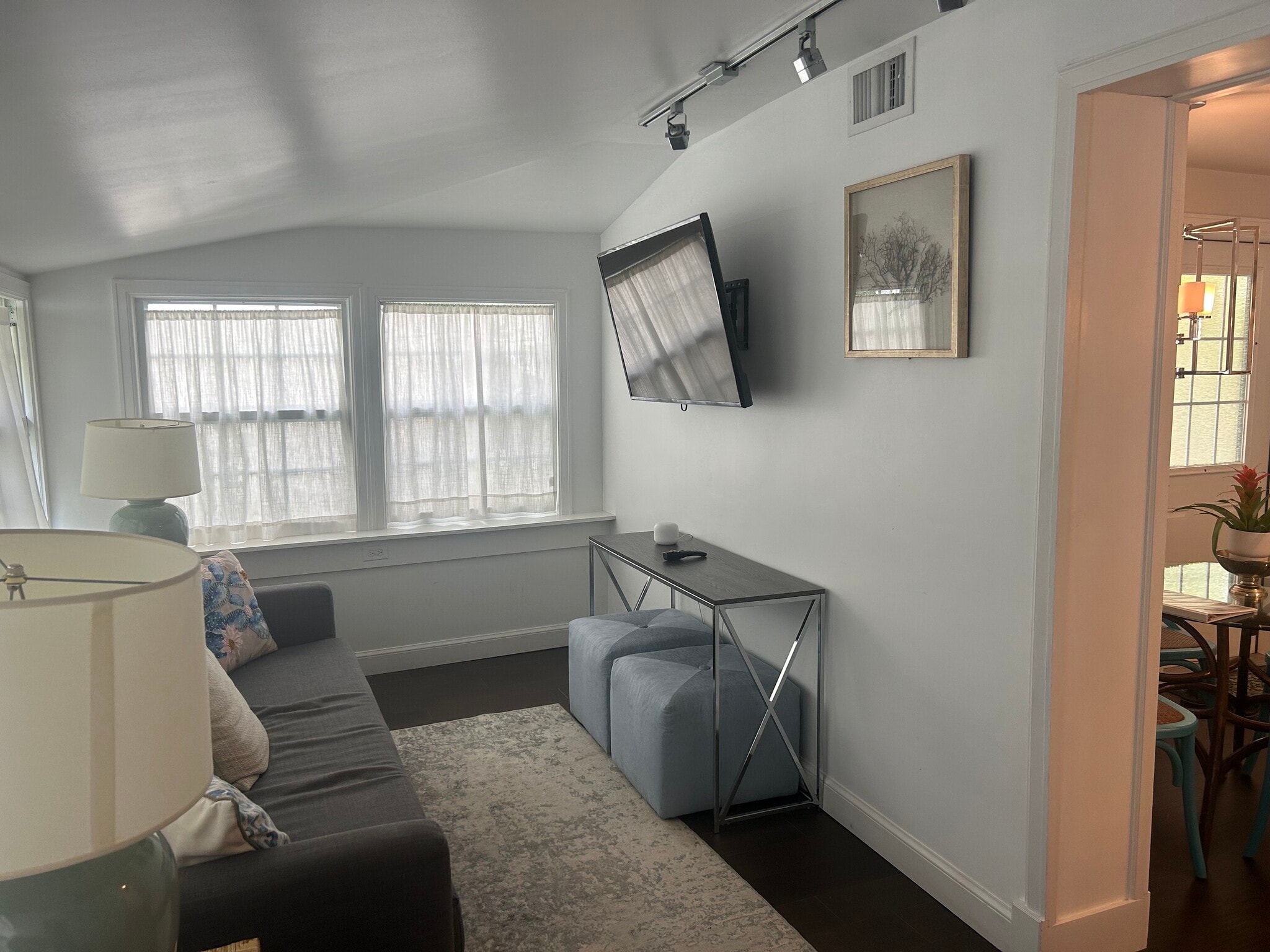 Building Photo - 840 1/2 Upland Road