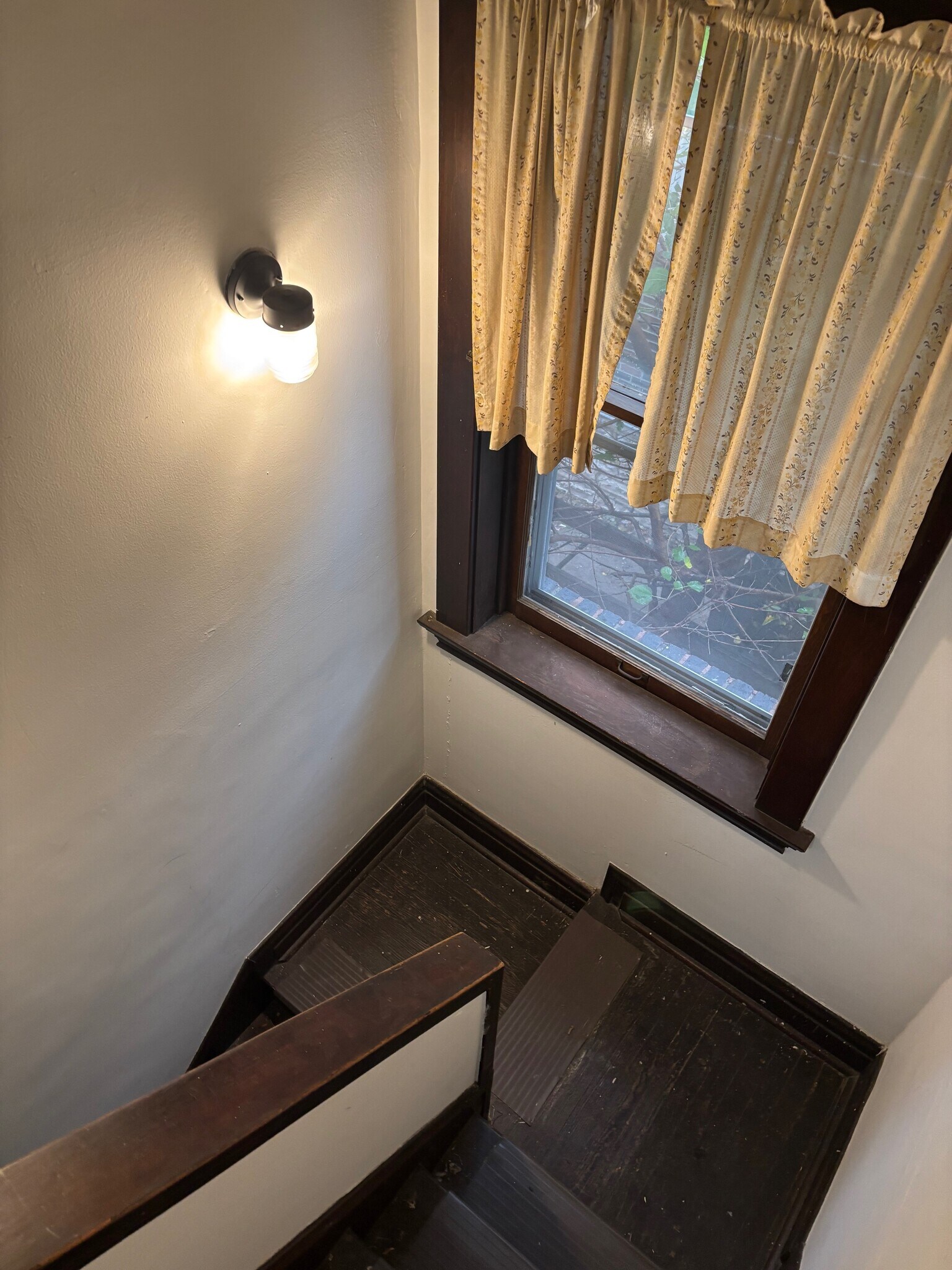 Building Photo - 5054 Winona Ave