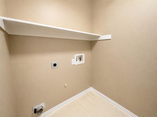 Building Photo - 7700 Glenoaks Dr
