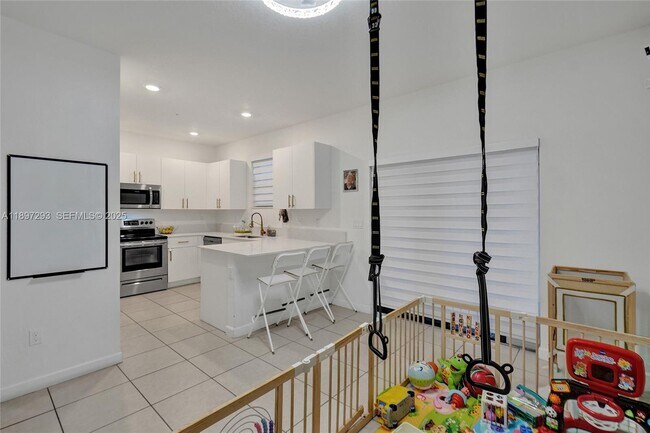 Building Photo - 250 SW 159th Ct