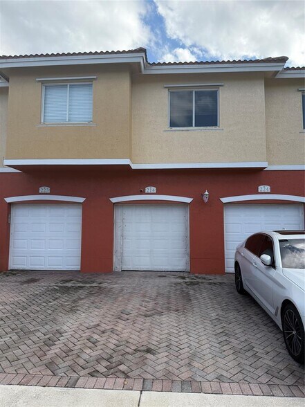 Building Photo - 3340 Palomino Dr