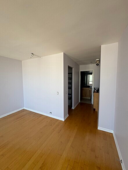Building Photo - 405 N Wabash Ave