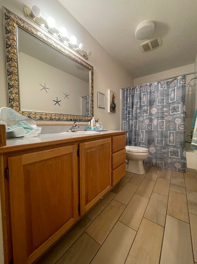 Building Photo - 1361 Buhne Dr