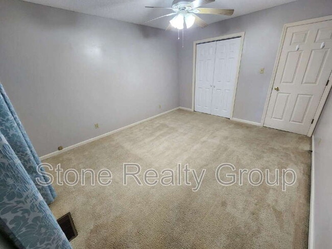 Building Photo - 47 W Lawrin Blvd