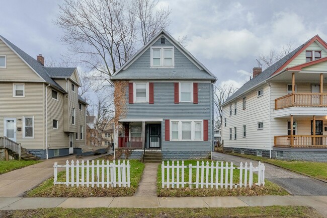 Primary Photo - 10618 Crestwood Ave