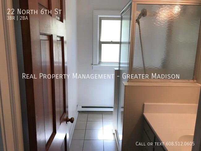 Building Photo - Updated 3 bedroom plus Den house near East...