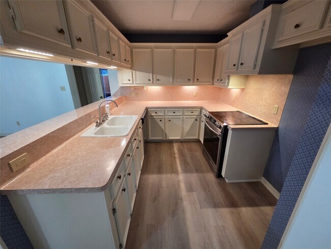 Building Photo - 42 Silver Creek Dr