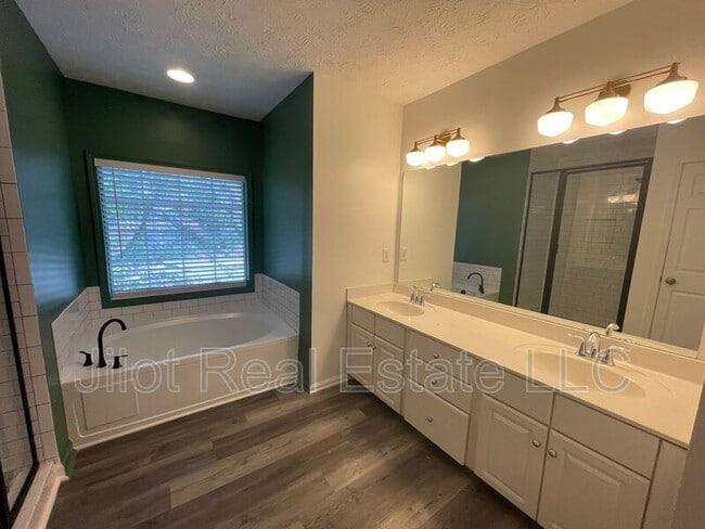 Building Photo - 61 Fulton St SE