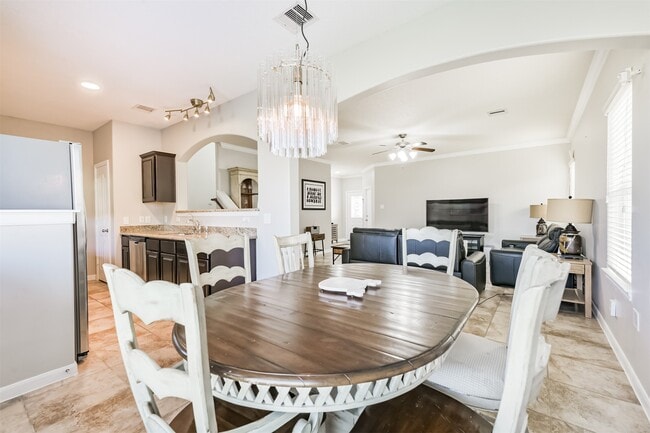 Building Photo - 1822 Don Alejandro