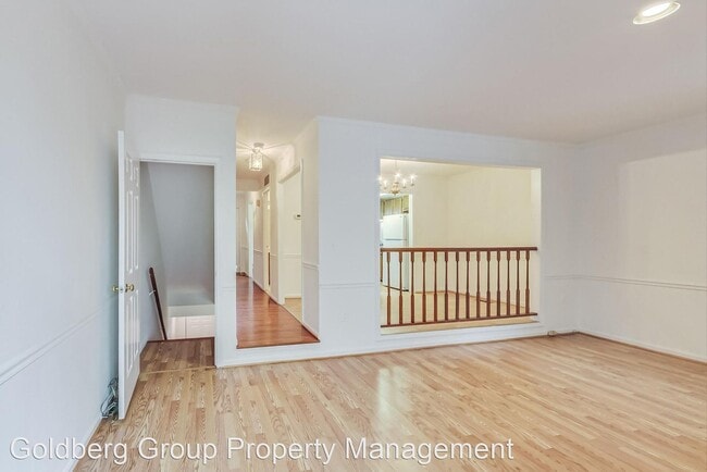Building Photo - 3 br, 3.5 bath House - 7424 Monona Terrace