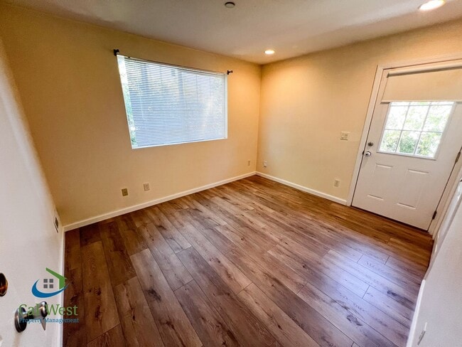 Building Photo - $5800 - Spacious 5 Beds 4 baths with large...