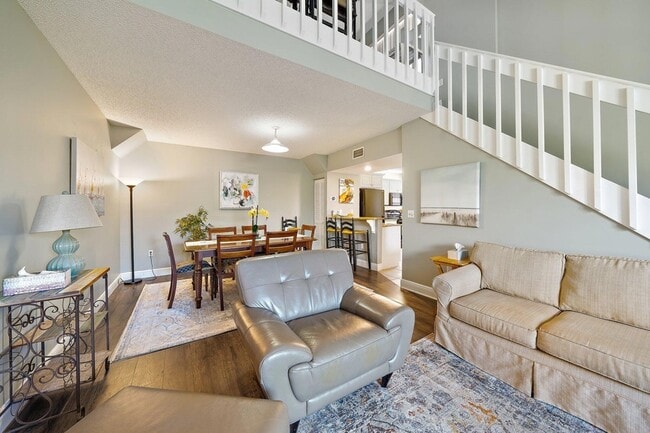 Building Photo - 860 Bella Vista Ct S