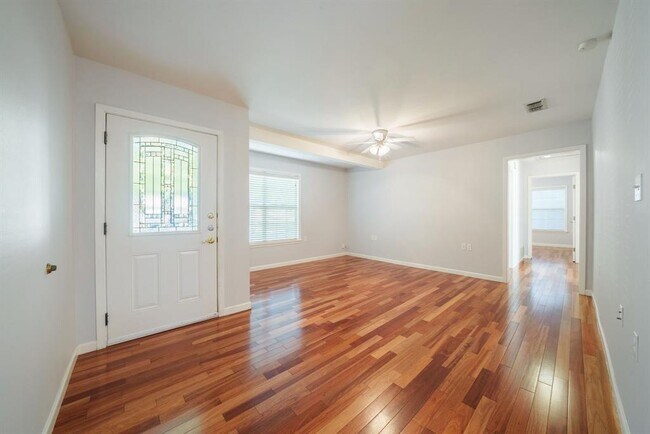 Building Photo - 1403 Broadmoor Dr