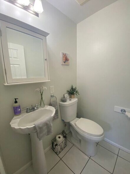 Building Photo - 4 Hathorn St