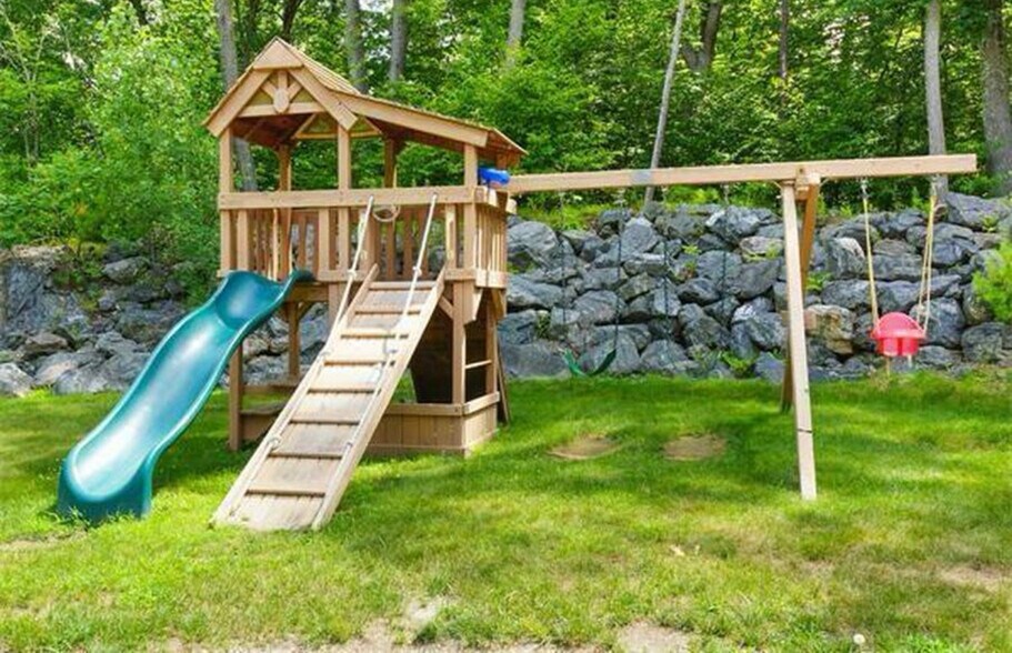 Play area - 10 Brookside Ln