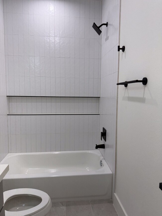 Building Photo - 9005 Comal St