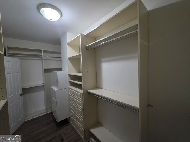 Building Photo - 166 Glen Eagle Way