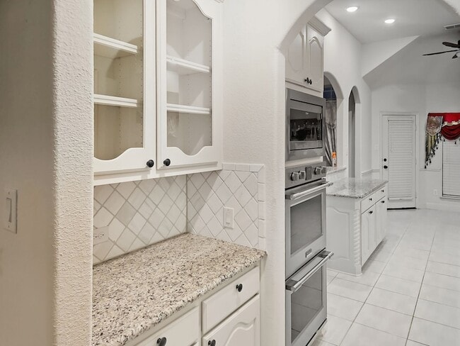 Building Photo - 5325 Center Hill Dr