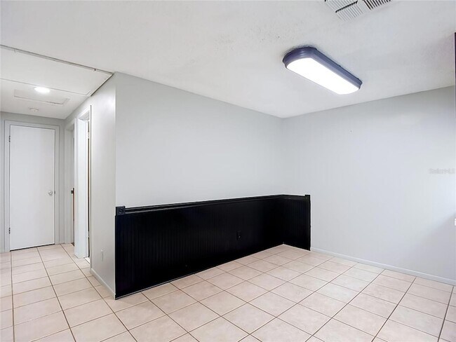 Building Photo - 7916 Woodgrove Cir